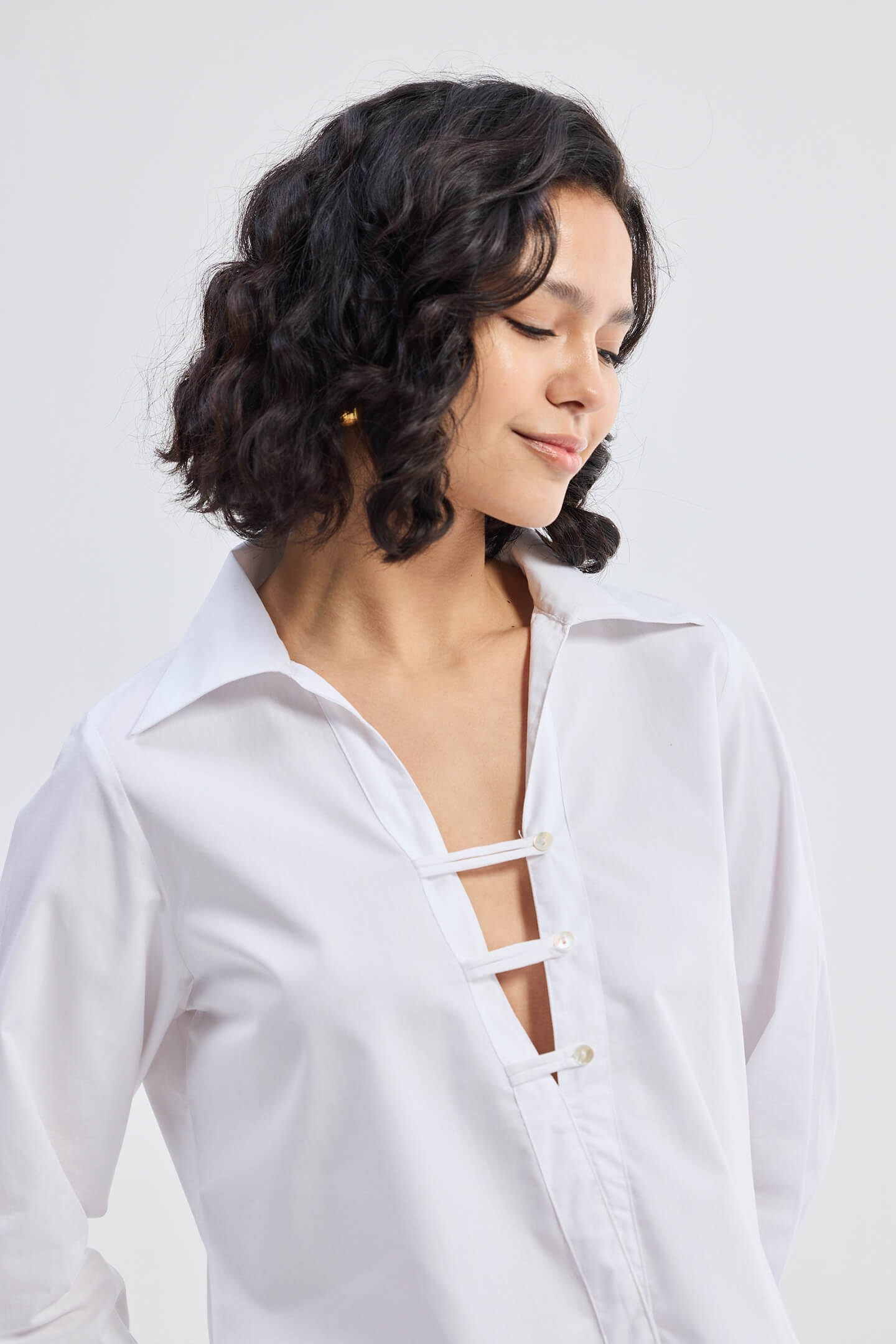 Crisp Details Button-down Shirt in White-2