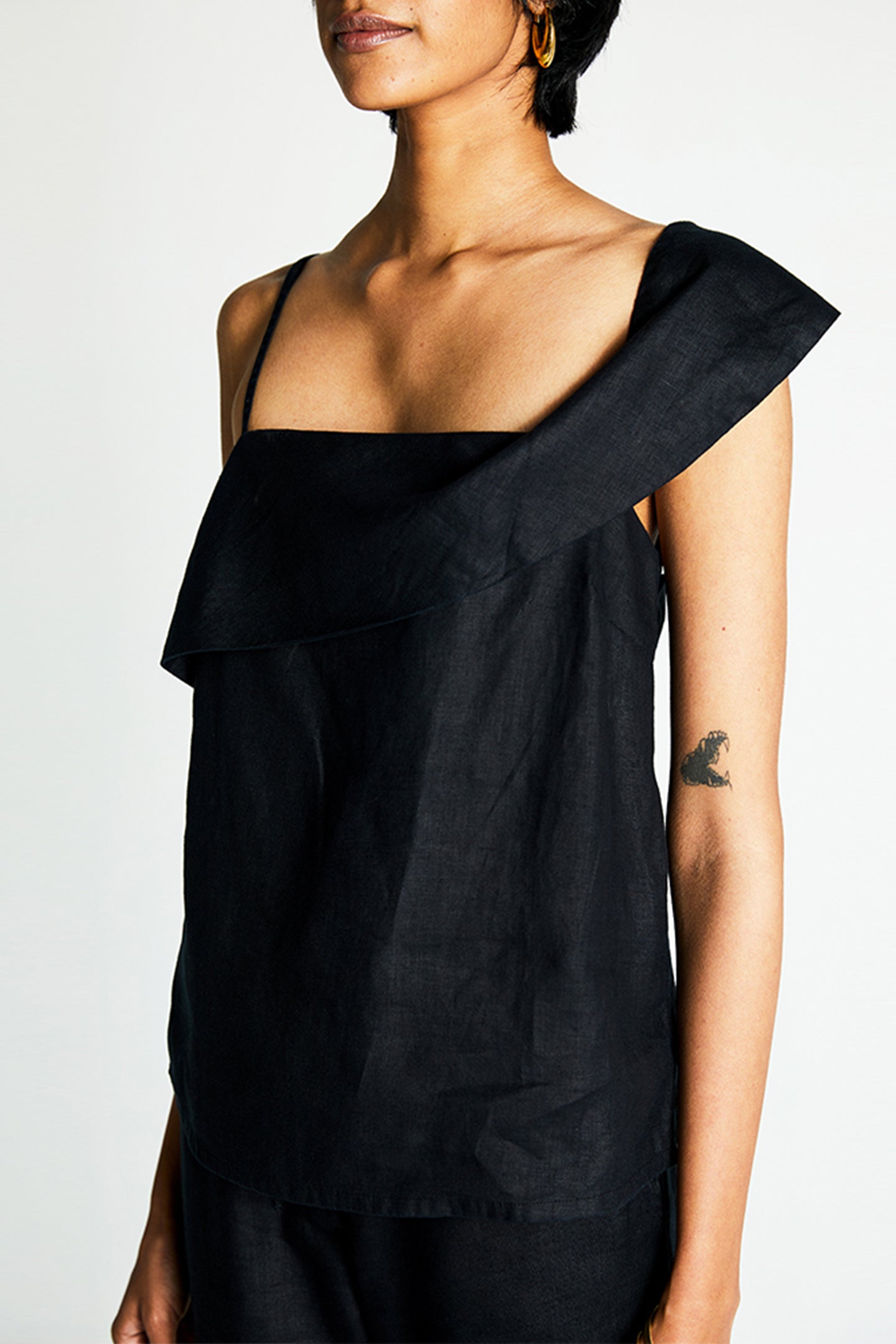 The Wandering Wave Top in Black-2