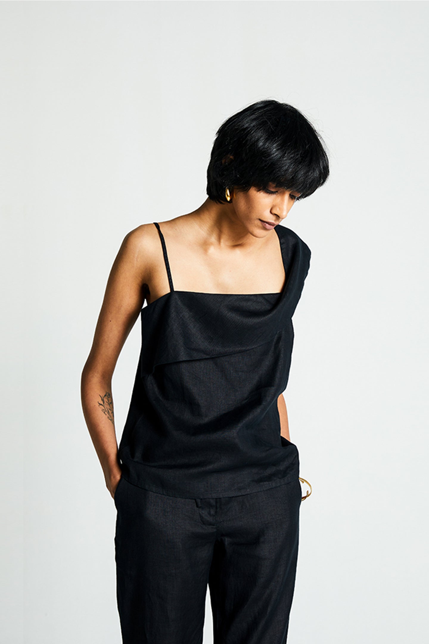 The Wandering Wave Top in Black-4